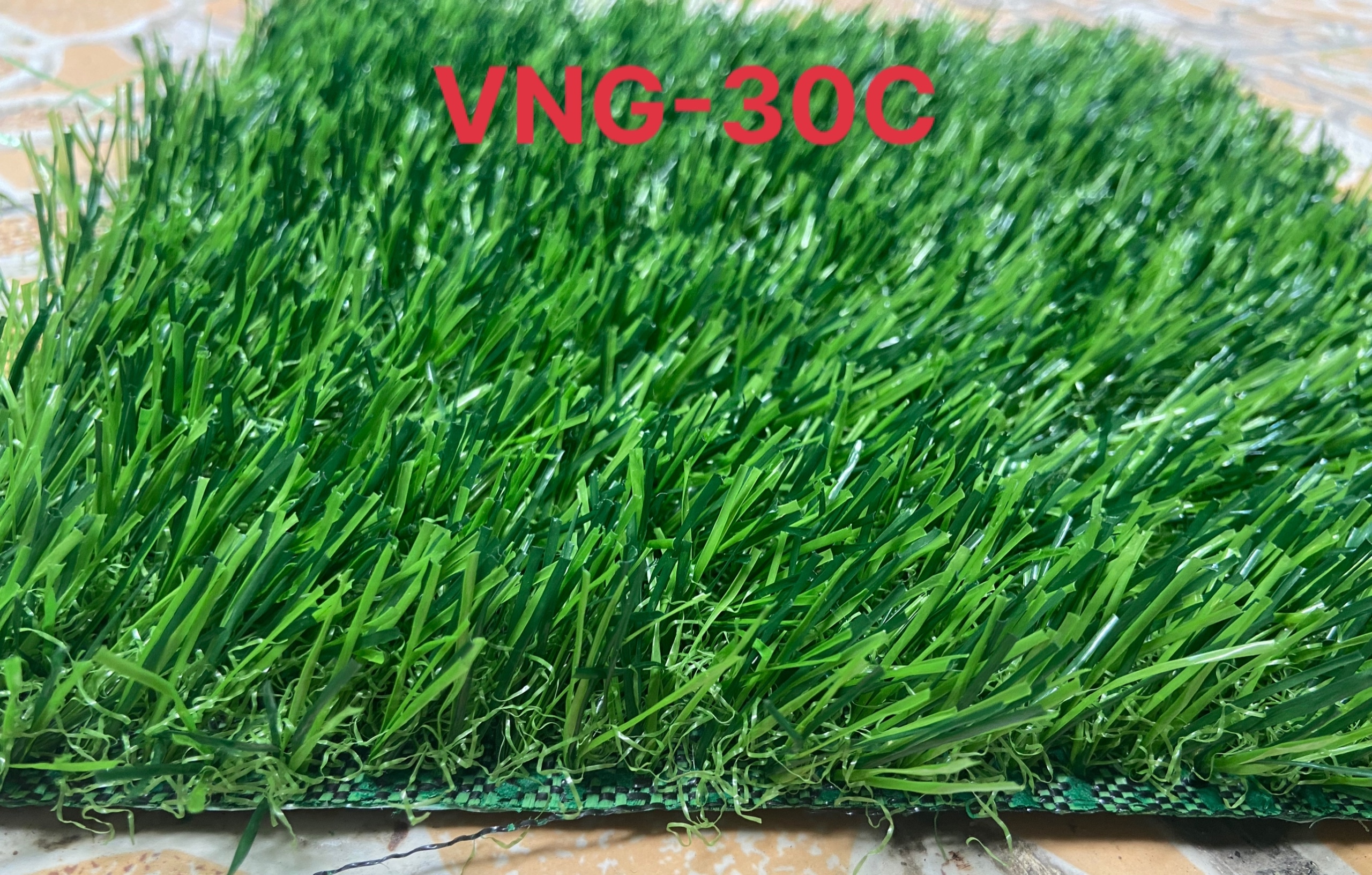 Hình ảnh Cỏ nhân tạo 3cm, hàng cao cấp 15-16 mũi kim, màu xanh sẫm, chuyên trang trí sân vườn, ngoài trời, tiểu cảnh,...