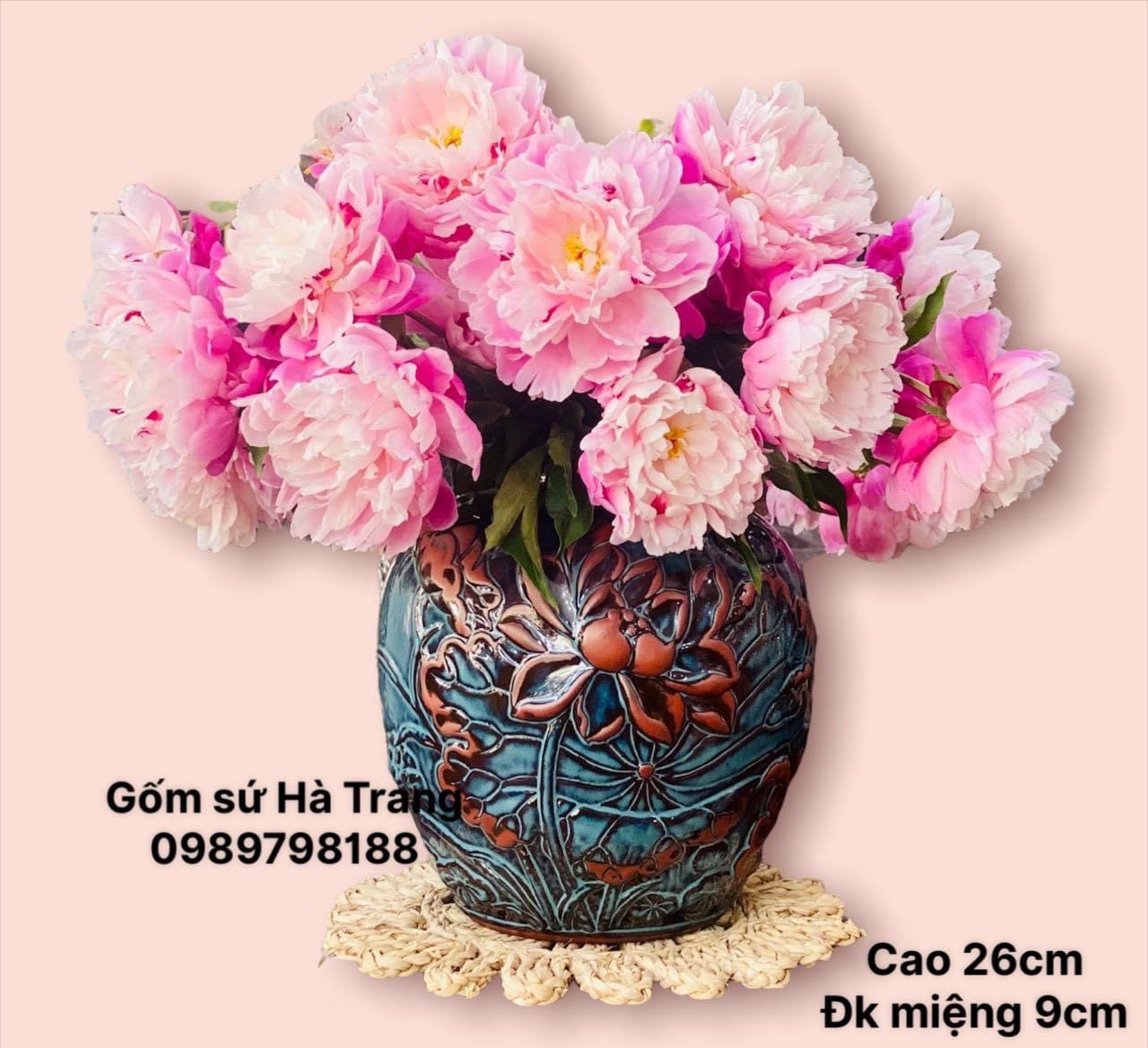Lọ hoa gốm sứ Bát Tràng cao cấp cao 26cm hoạ tiết sen nổi