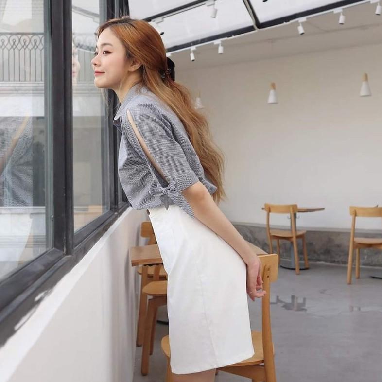 Chân Váy Chữ A Gia Công Phối Nút Tinh Tế