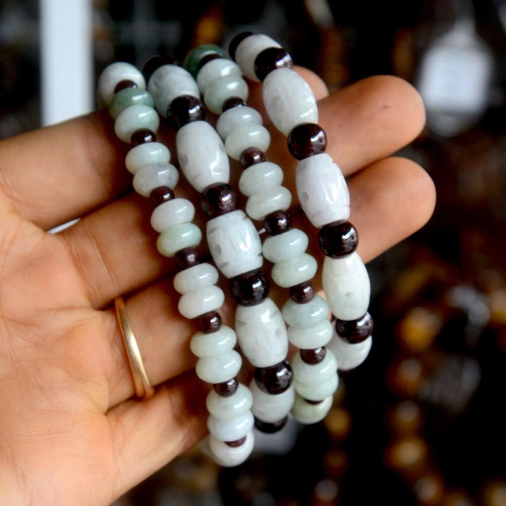 Vòng tay chuỗi trắng mix hạt đỏ