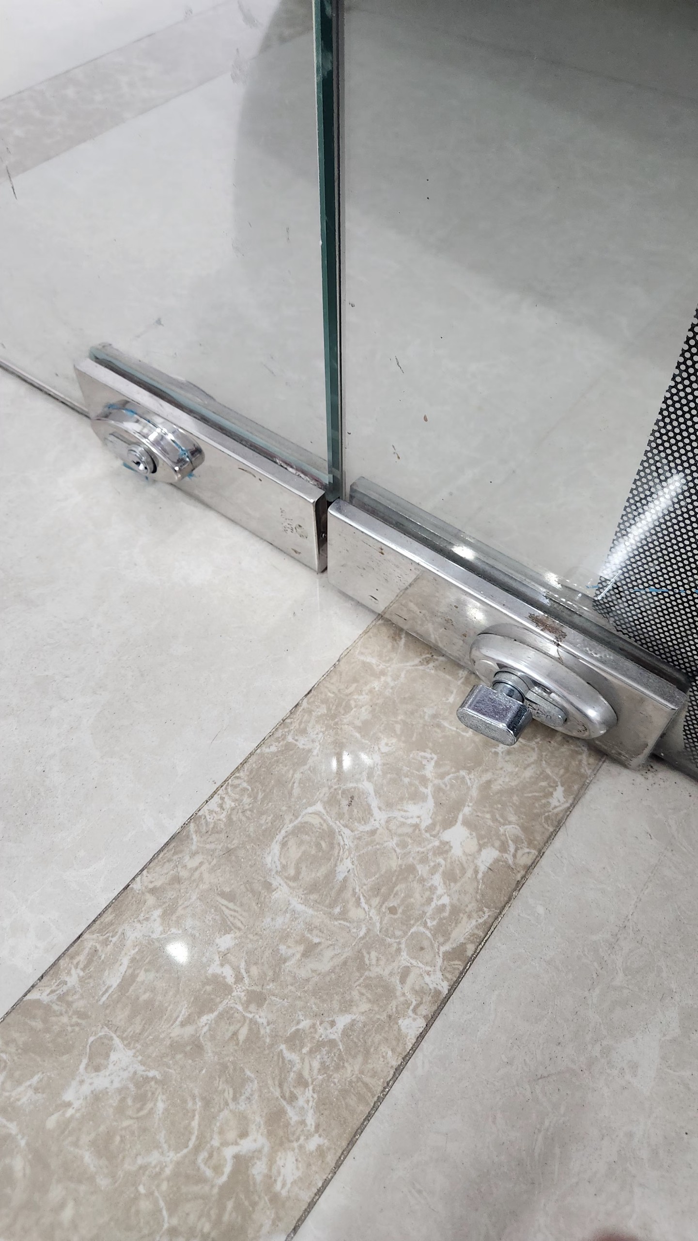 Khóa Sàn Cho Kính Cường Lực 10 - 12 ly, Khóa Cửa Kính Cường Lực, Khóa VVP Loại 2 Đầu Chìa, Chất Lượng Cao. TakyHome 3701