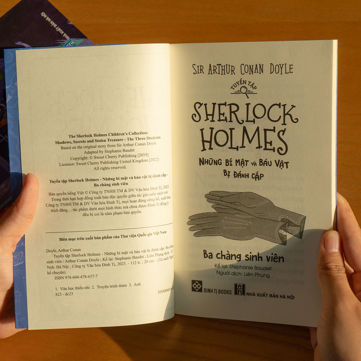 Tuyển Tập Sherlock Holmes - Những Bí Mật Và Báu Vật Bị Đánh Cắp- Ba Chàng Sinh Viên