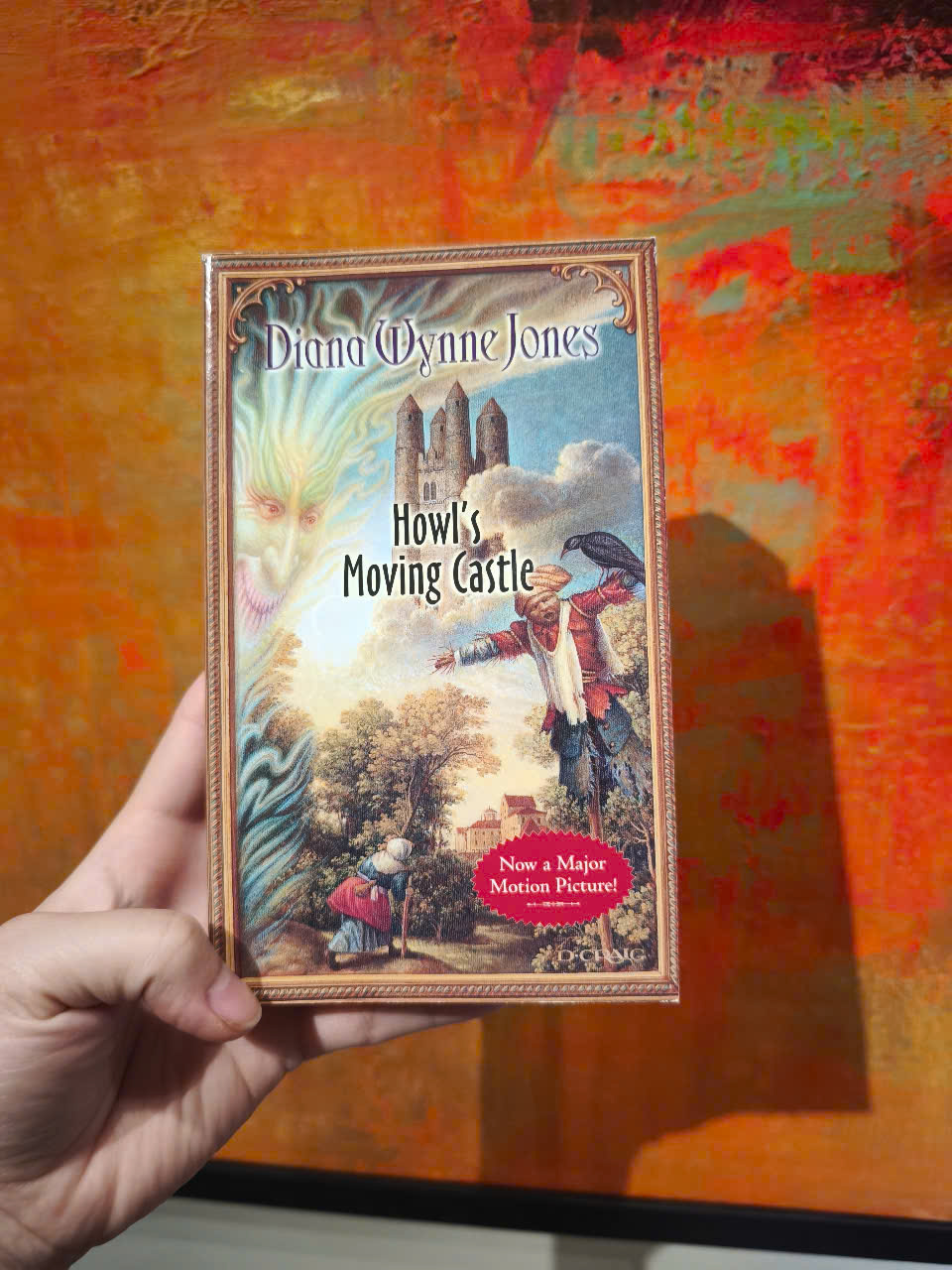 Sách - Howl's Moving Castle (World of Howl, 1) by Diana Wynne Jones/Fairy Tales &amp; Folklore/Mass Market Paperback/Ngoại văn Nhập Khẩu
