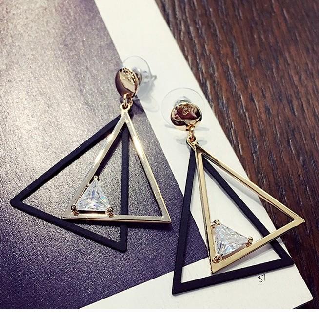 Bông Tai Nữ Kiểu Tam Giác Đính Hạt Lấp Lánh Style Hàn Quốc - Shop Pucca