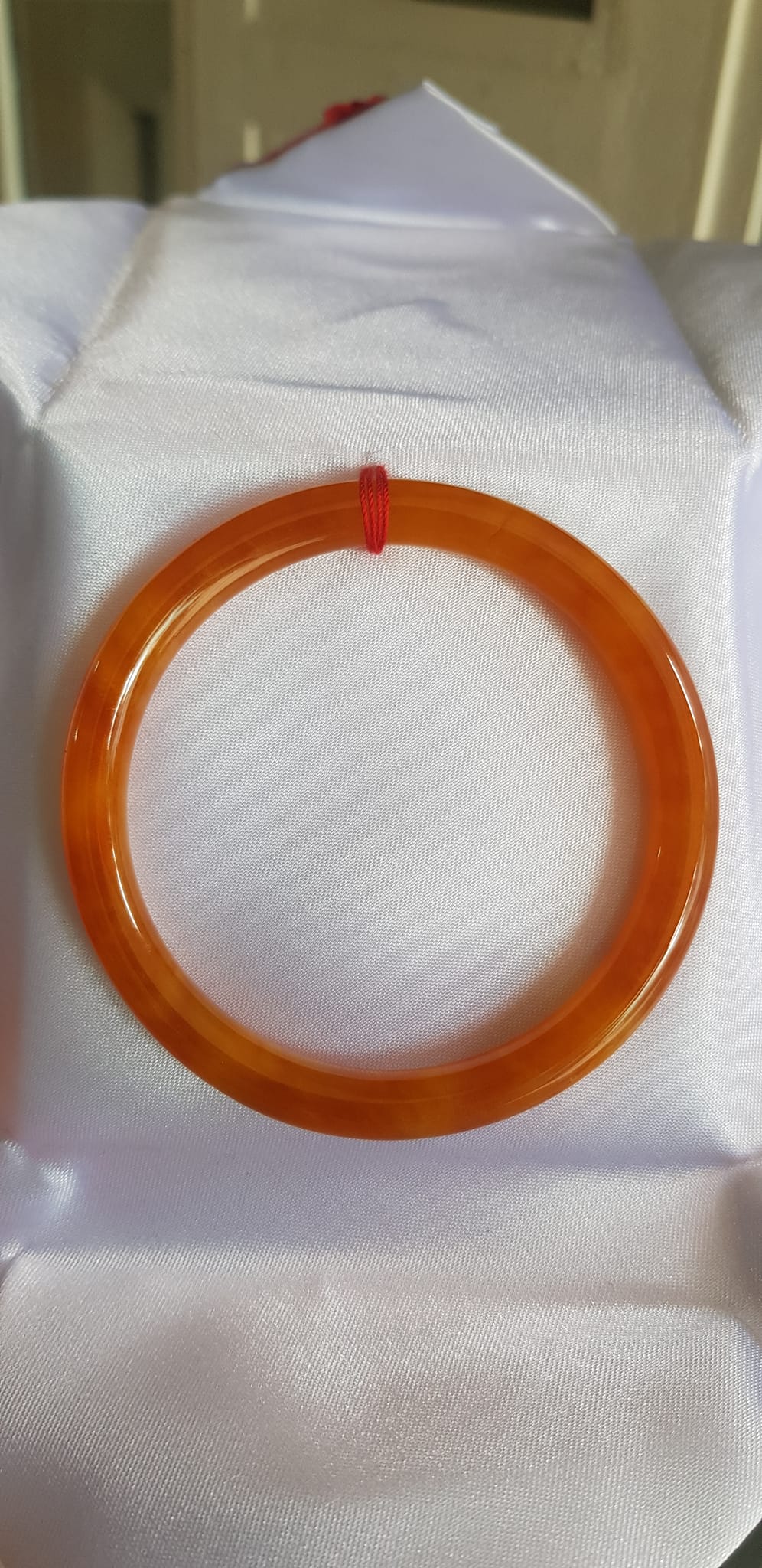 Vòng tay nữ đá Cẩm thạch Vàng Đậm mới đẹp lắm à nhen Ni 53mm x cọng 6,8mm Nữ mệnh Kim, mệnh Thổ 50kg - 55kg đeo món quà ý nghĩa dành cho các chị em ạ