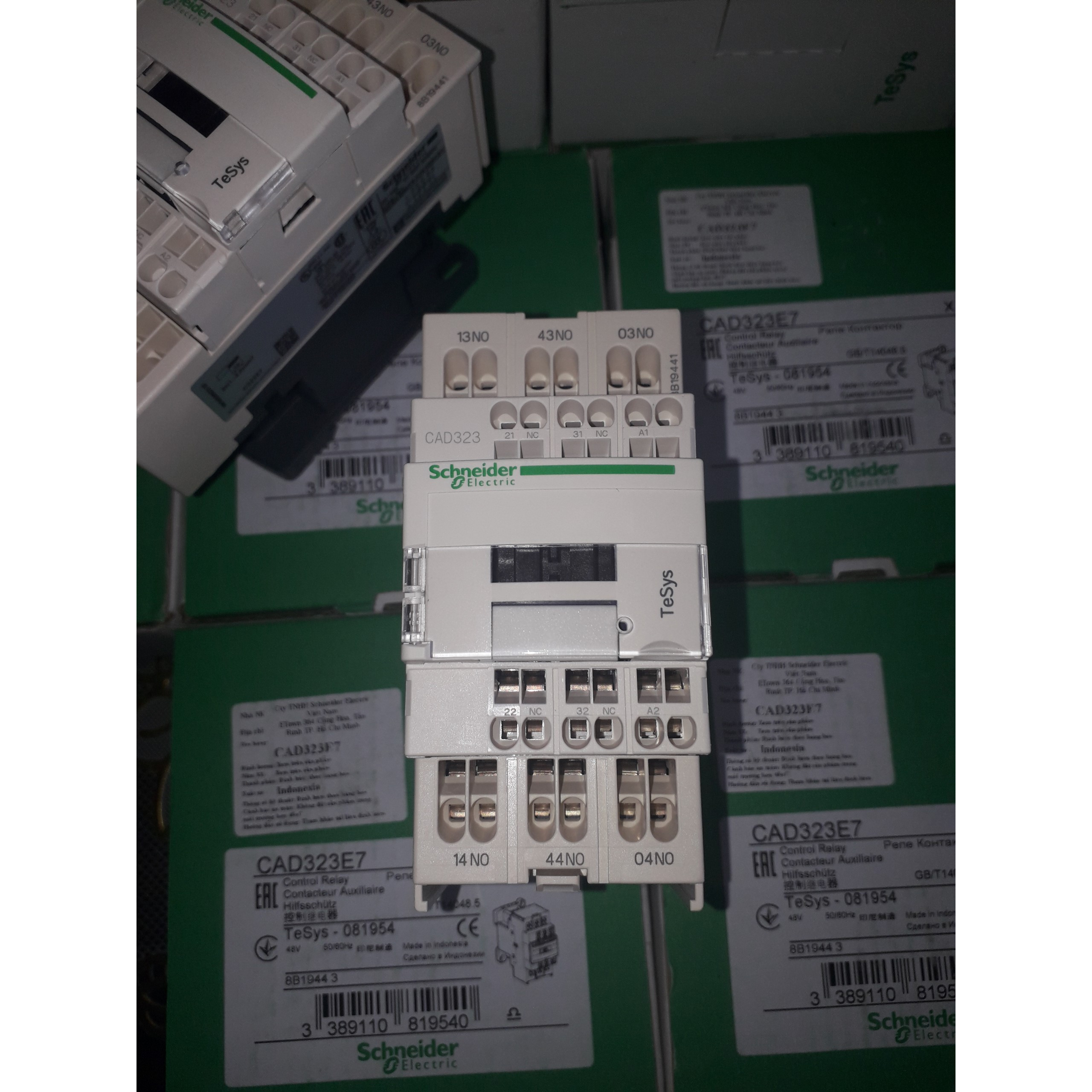 CAD323E7 - Contactor rơ le 3NO - 2NC, coil 48VAC CAD32E7 Schneider