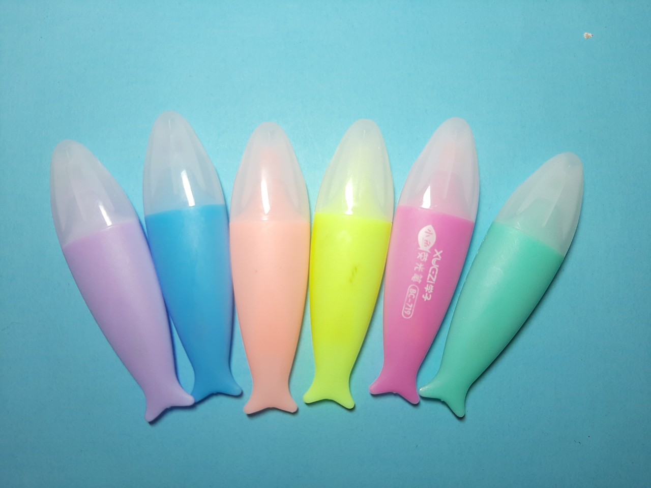 Vỉ 6 bút dạ quang hình con cá cute
