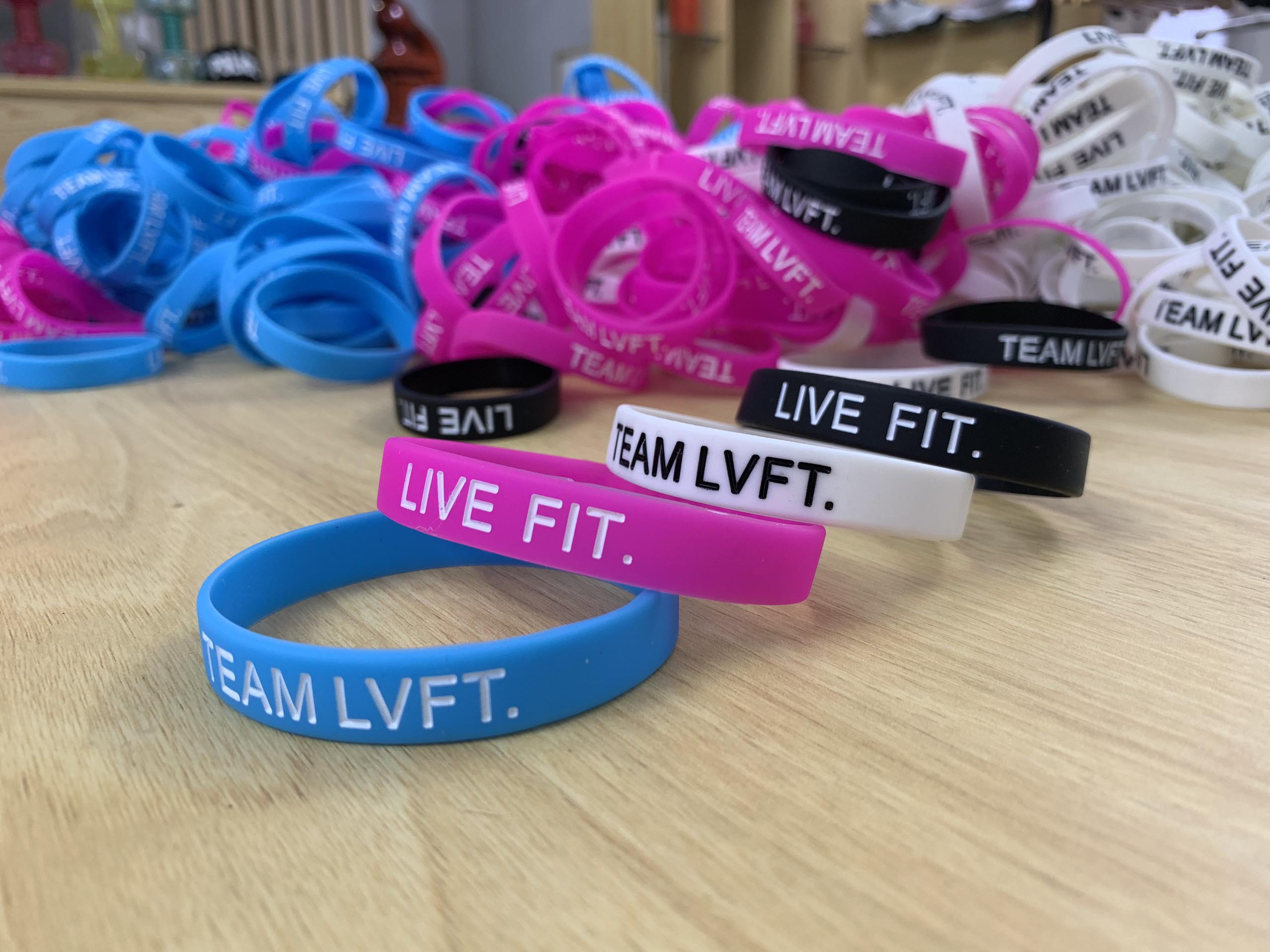 Vòng tay cao su LIVE FIT bản nhỡ, màu sắc xinh xắn, có thể dùng theo nhóm để tạo màu sắc riêng