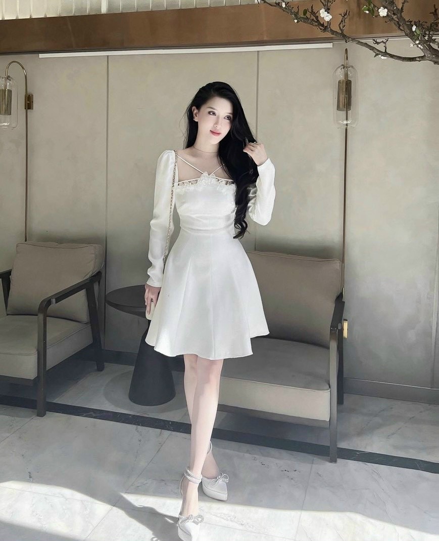 Váy cổ vuông đính hoa tay dài tiểu thư