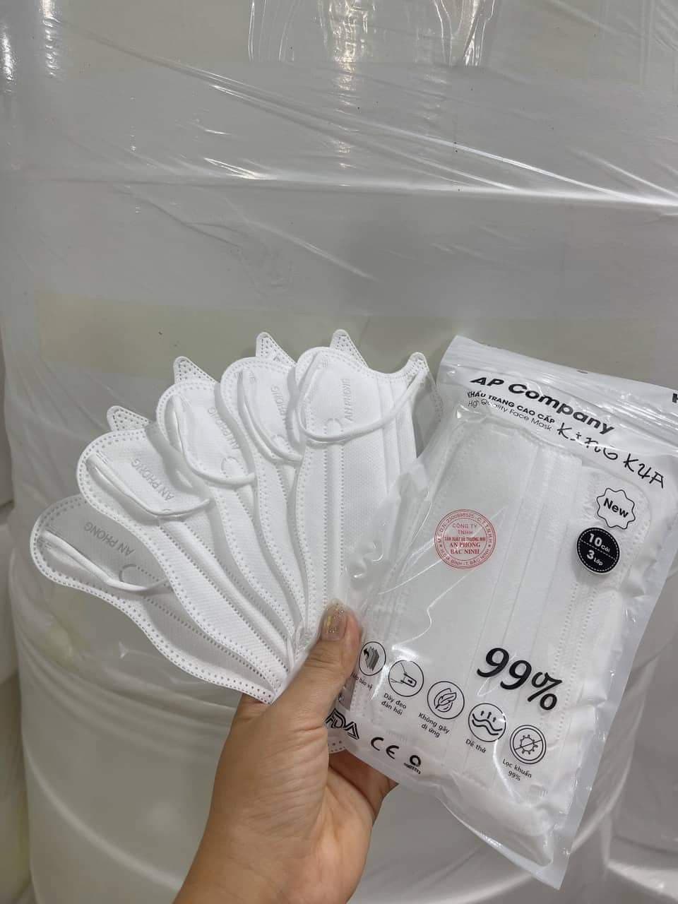 1 thùng 300 cái khẩu trang cua