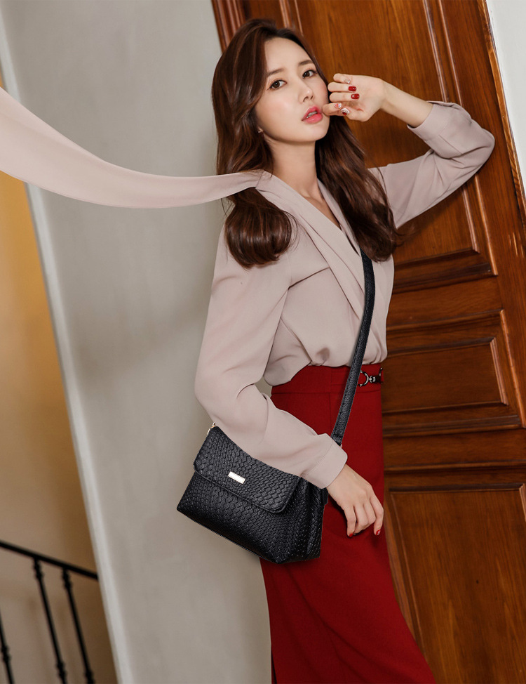Hàng Chính Hãng Túi đeo chéo nữ dáng vuông phối phong cách Hàn Quốc siêu đẹp E679