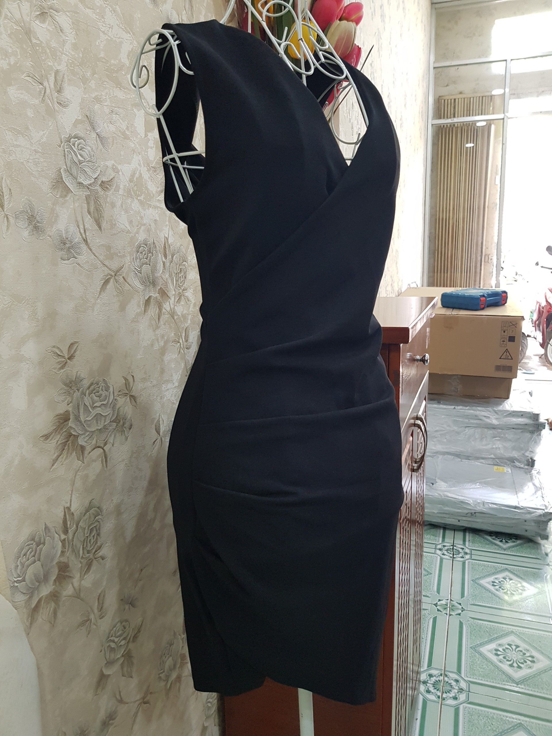 Đầm Ôm Tà Lệch Quyến Rũ chất Cát Hàn dày dặn,co giãn thoáng mát. Thích cho Chị/Em công sở,đi chơi,đi tiệc