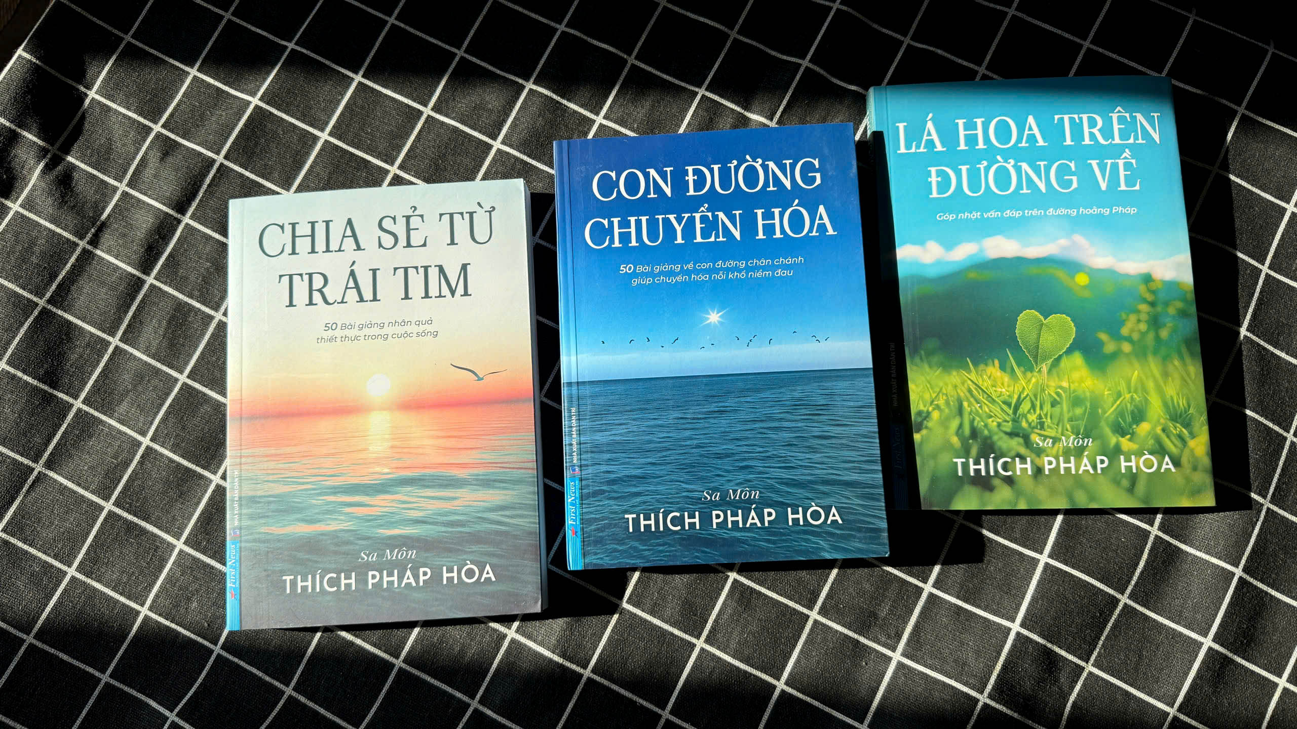Sách Lá Hoa Trên Đường Về - Thích Pháp Hòa - First News