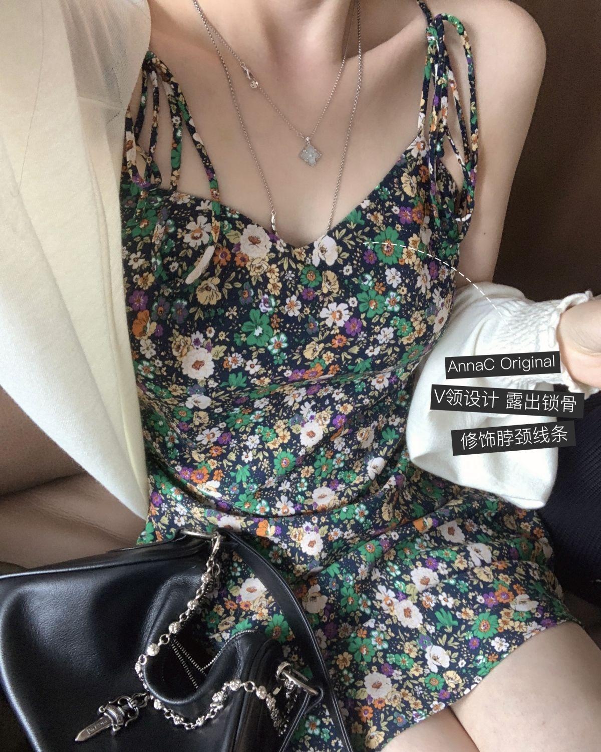DONGSHOP 2023 Mùa hè Hàn Quốc cổ điển sling váy hoa mảnh đầm thiết kế phụ nữ nhỏ v cổ khí chất một từ váy ngắn