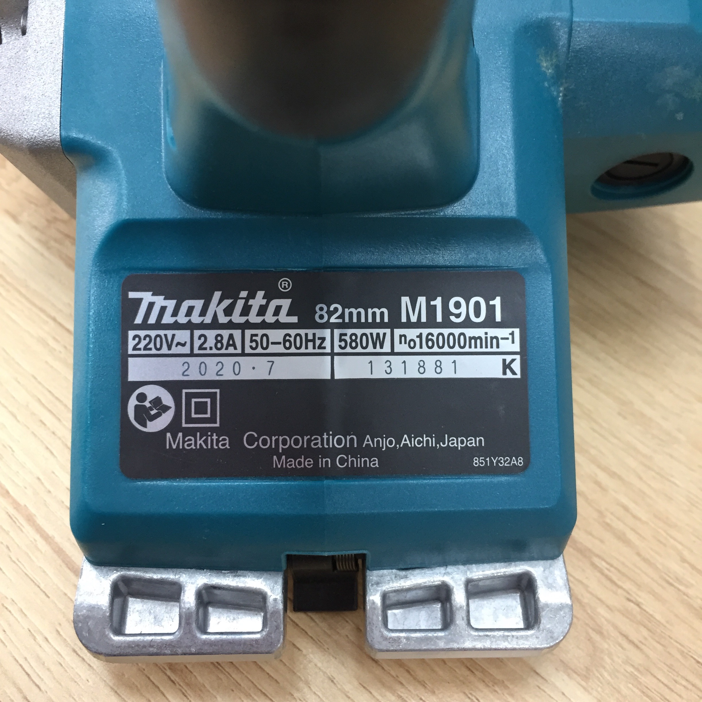 Máy bào gỗ 82mm - 580W Makita