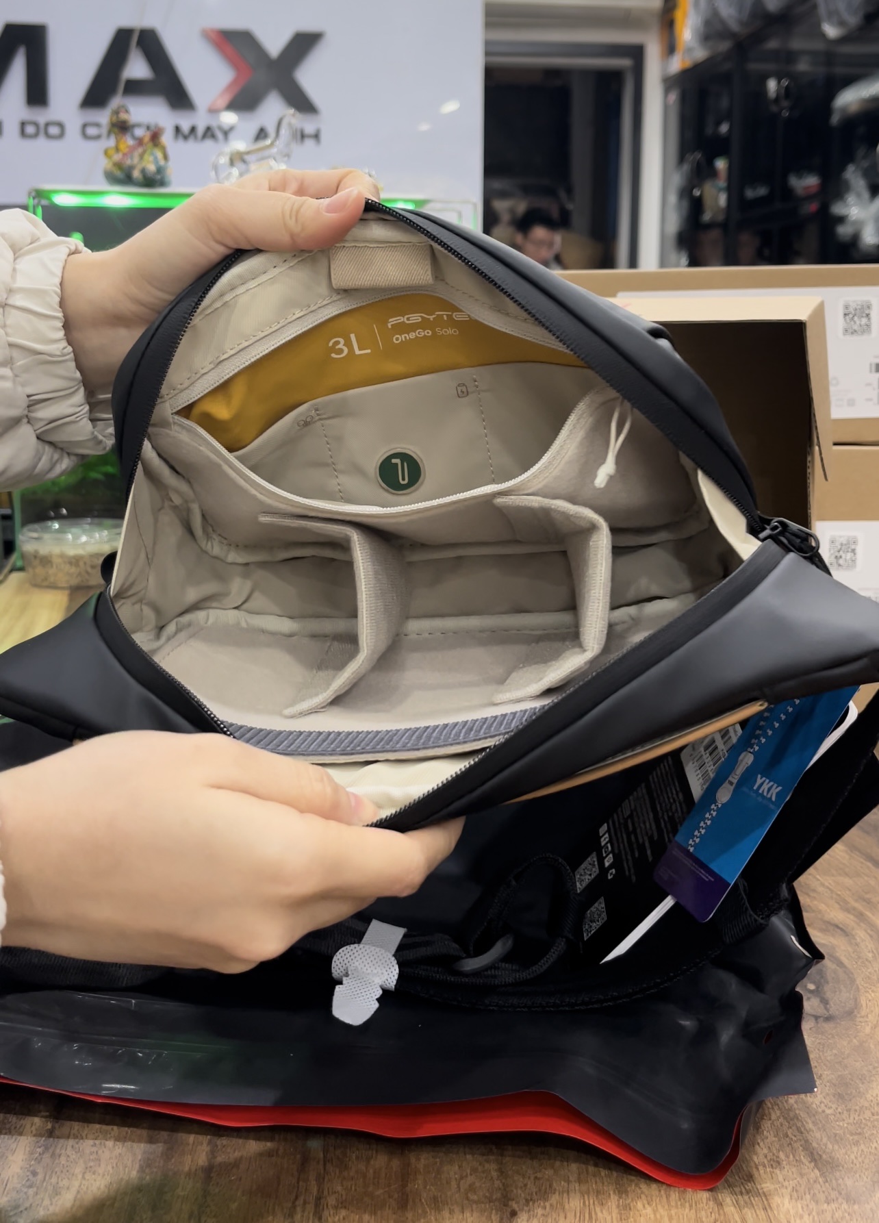 Túi máy ảnh PGYTECH OneGo Solo (Obsidian Black) - 3L (Hàng chính hãng)