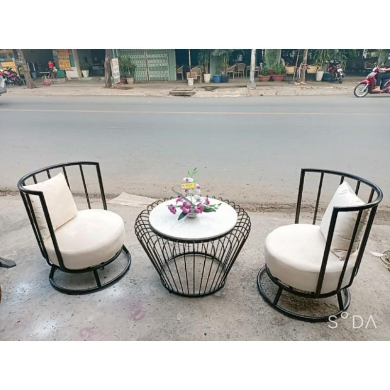 Shopha khung thép mặt nệm decor