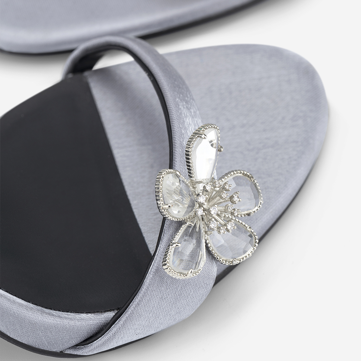 Vascara Giày Sandals Nhấn Chi Tiết Hoa Đính Đá - SDN 0821