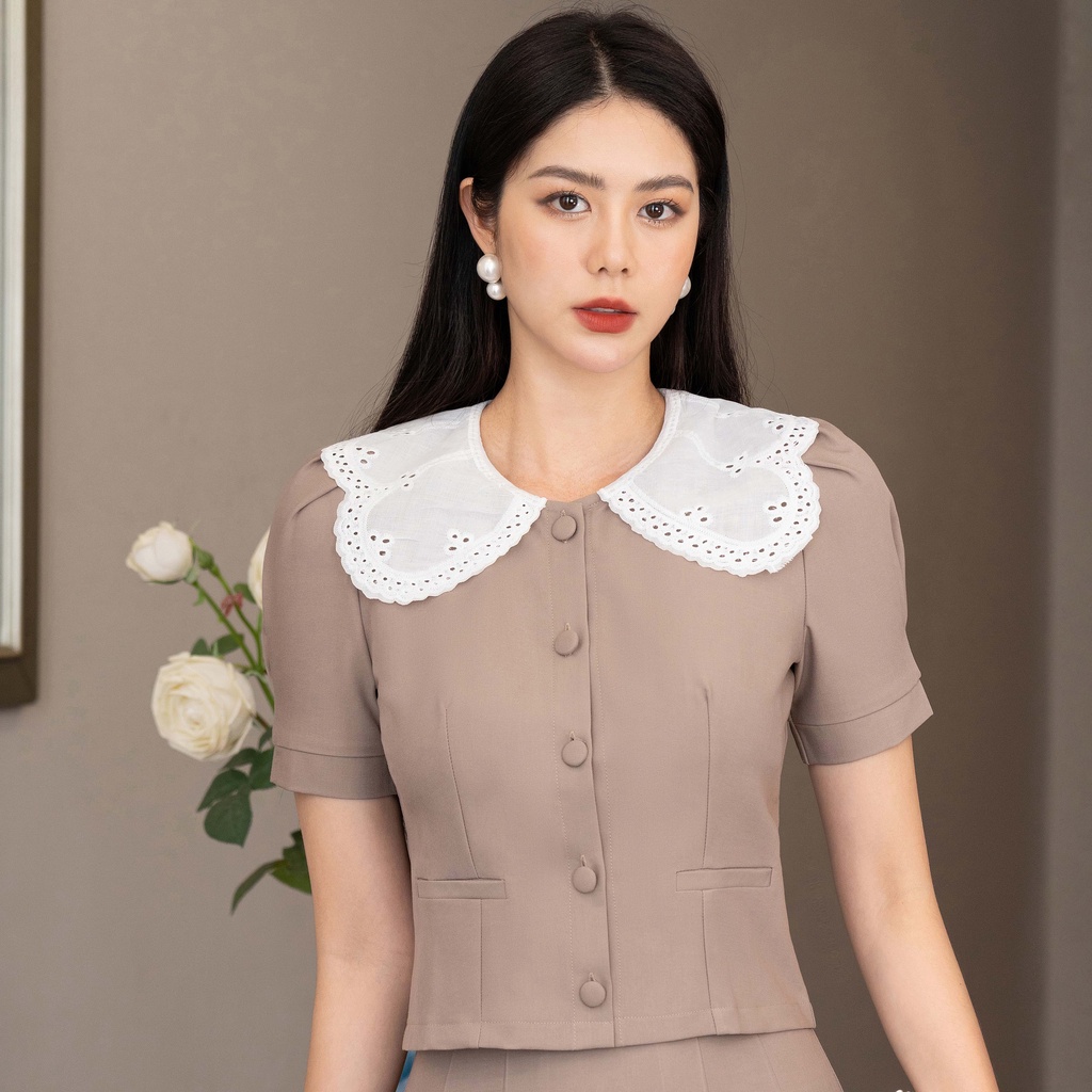 Set Đồ Nữ UK Fashion Thiết Kế Áo Croptop Cổ Ren Kết Hợp Chân Váy Xếp Ly Vải Hàn Cao Cấp NKFBD2203002