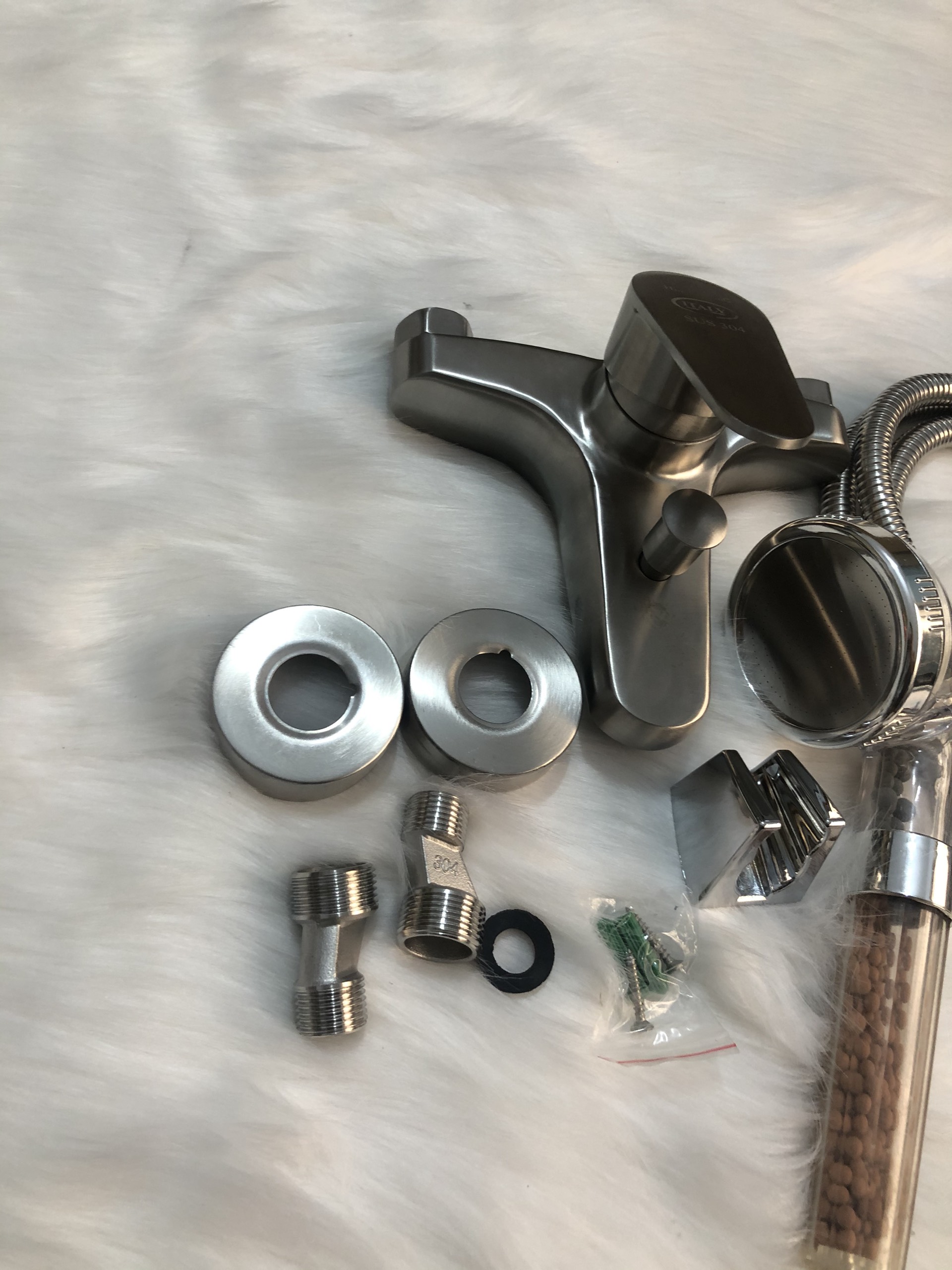 Bộ tay sen tắm nóng lạnh inox 304, tay hạt lọc, thiết kế thông minh và hiện đại