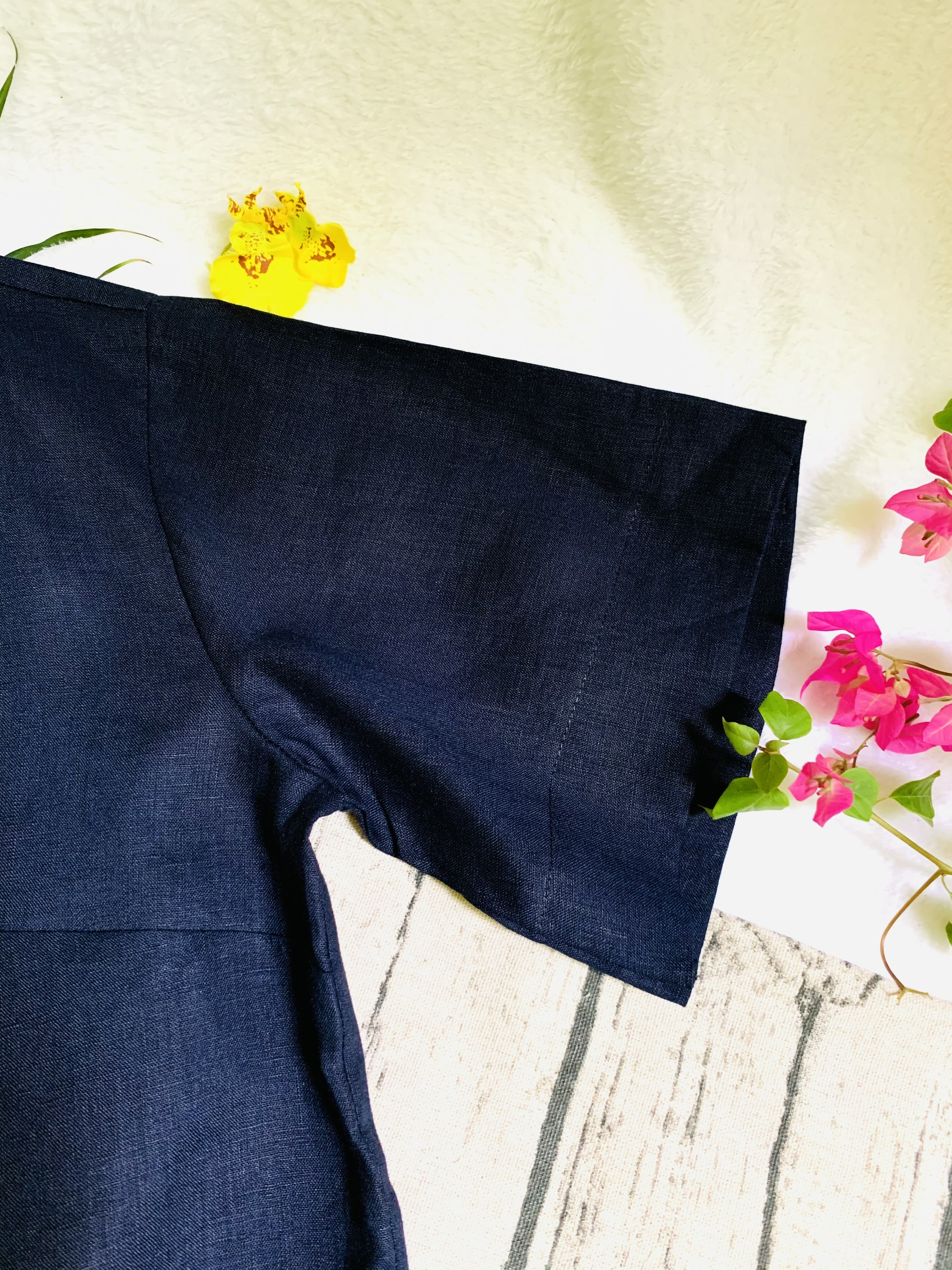 Áo linen sơ mi kiểu thêu bọ xinh xắn