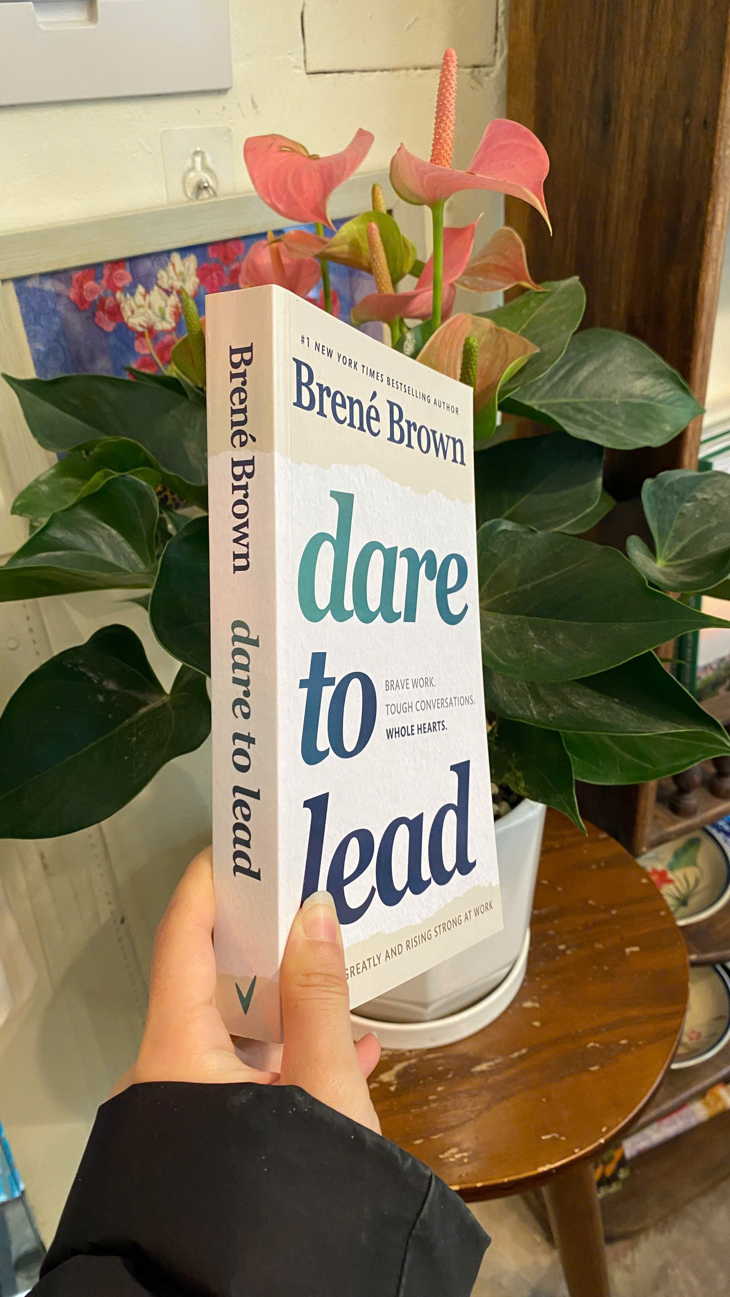 Sách - Dare to Lead by Brene Brown | Business / Self Help / Ngoại văn Kinh tế, Lãnh đạo / Nhập khẩu