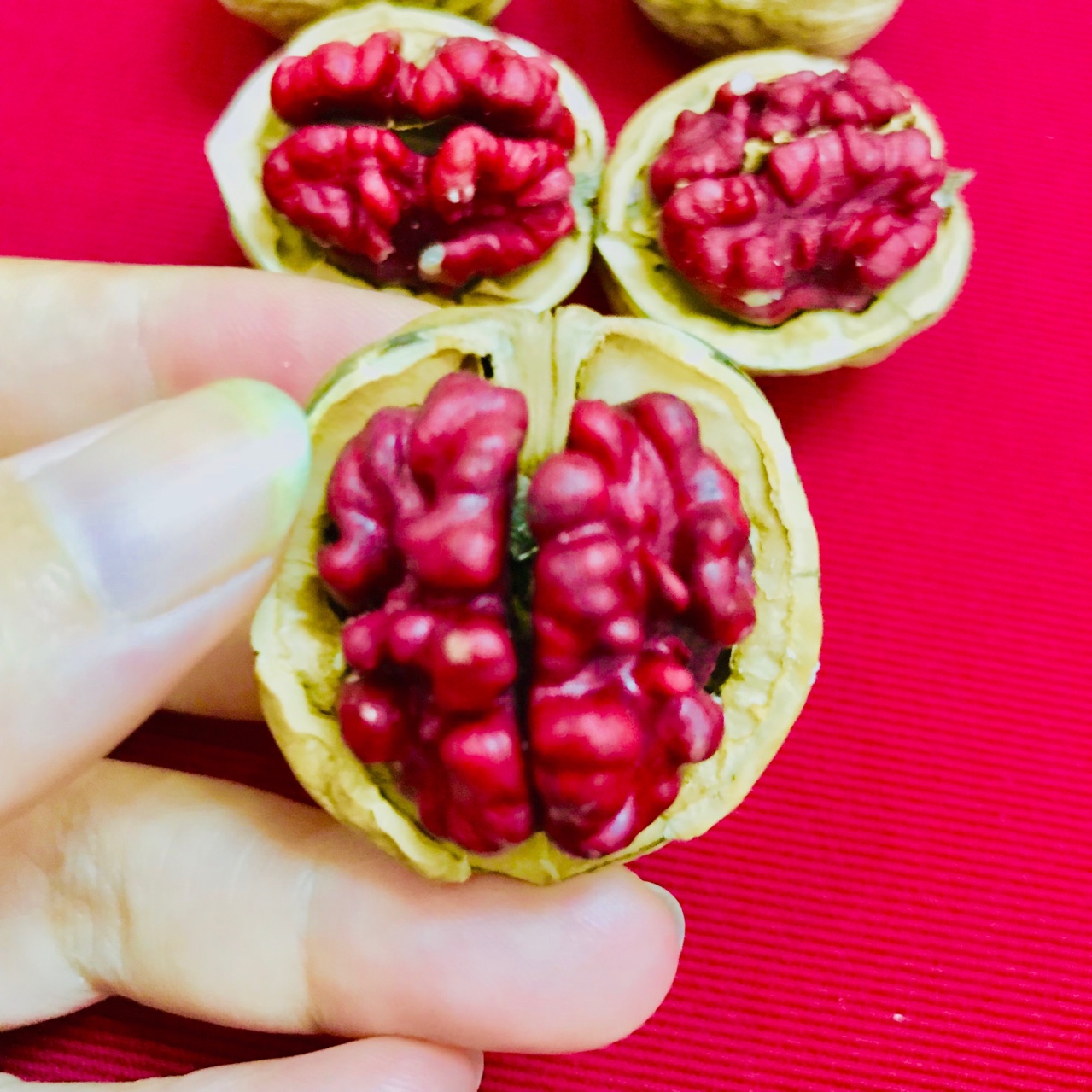 Quả Óc Chó Nhân Đỏ Nhập Khẩu Mỹ - HSaHa - Nguyên Vỏ - Tặng Móc Tách Vỏ