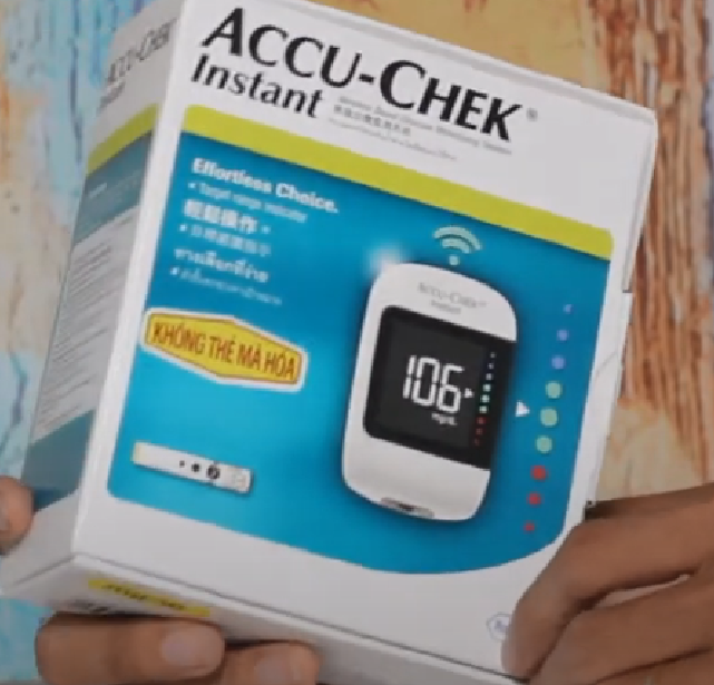 Hệ thống máy đo đường huyết Accu-Chek Instant mmol/L. Kèm Dụng cụ lấy máu Softclix, 10 kim, hộp 25 que
