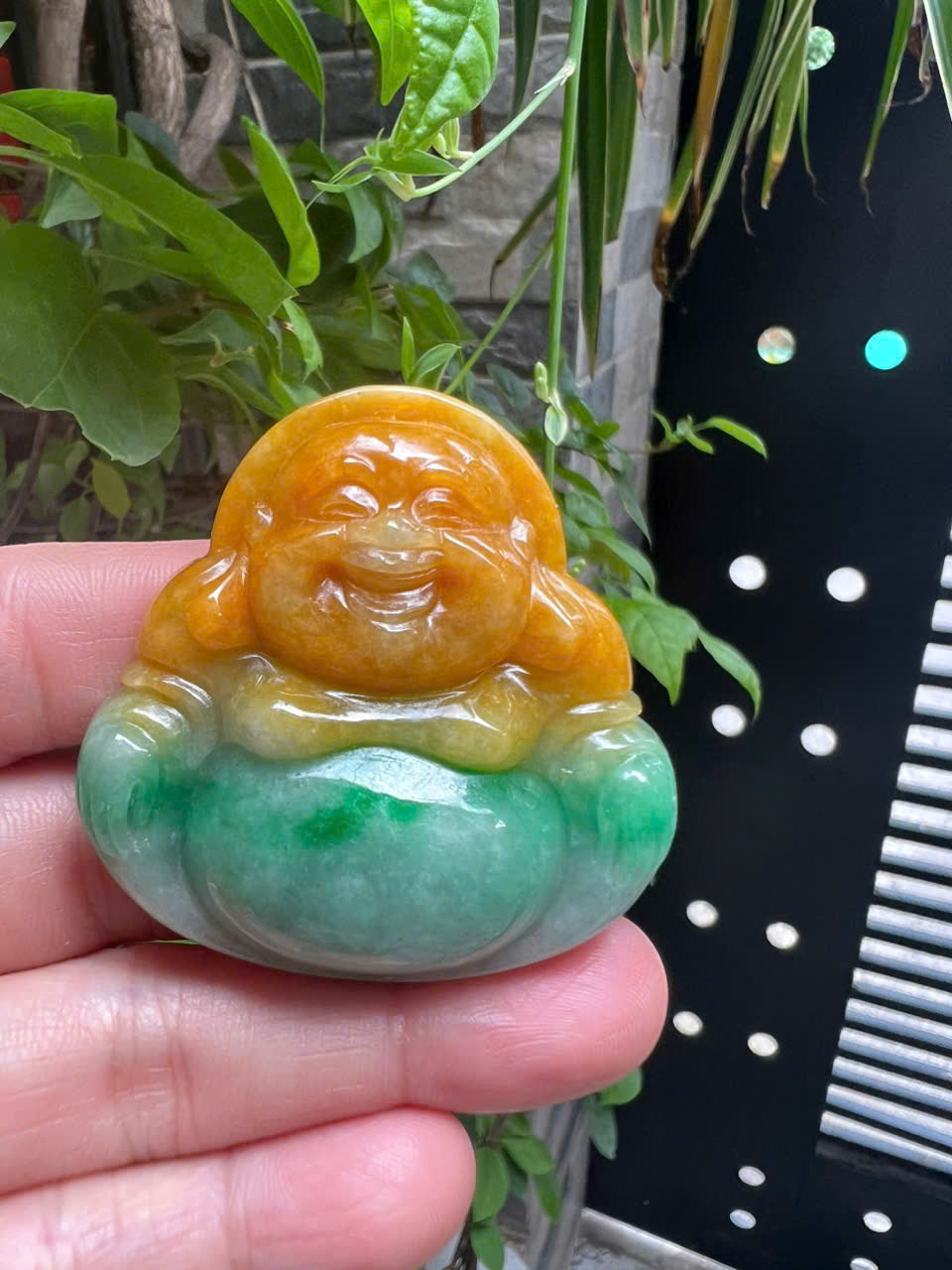 Mặt dây chuyền Phật Di Lặc Cẩm Thạch Vàng Xanh tự nhiên mới đẹp Kt Cao 49mm Ngang 49mm Dầy 12mm Nam Nữ về bọc vàng lên đeo tốt đẹp ạ