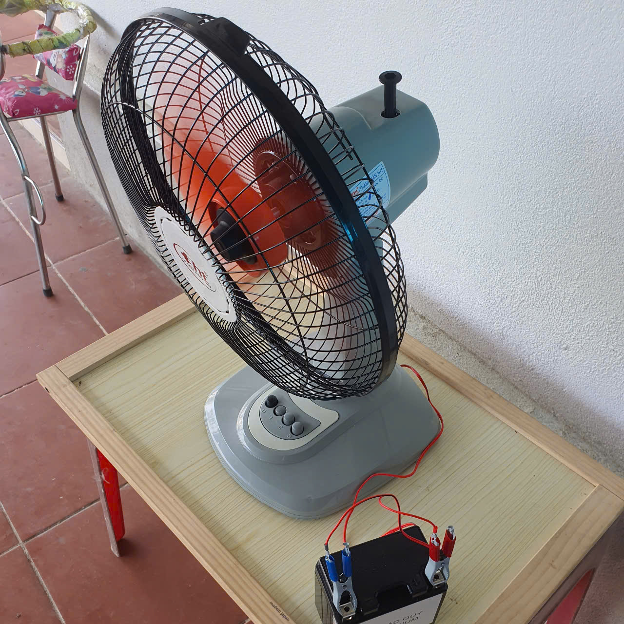 Quạt Kẹp Bình 12V, Có 3 Tốc Độ Gió Khác Nhau, Loại CN B3, Cánh 30cm gió mạnh.