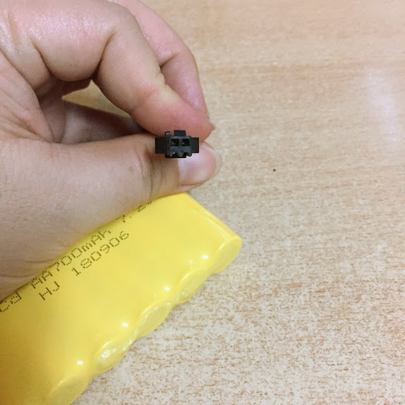 Pin sạc 7.2V dung lượng 700mAh chân cắm SM càng cua đen