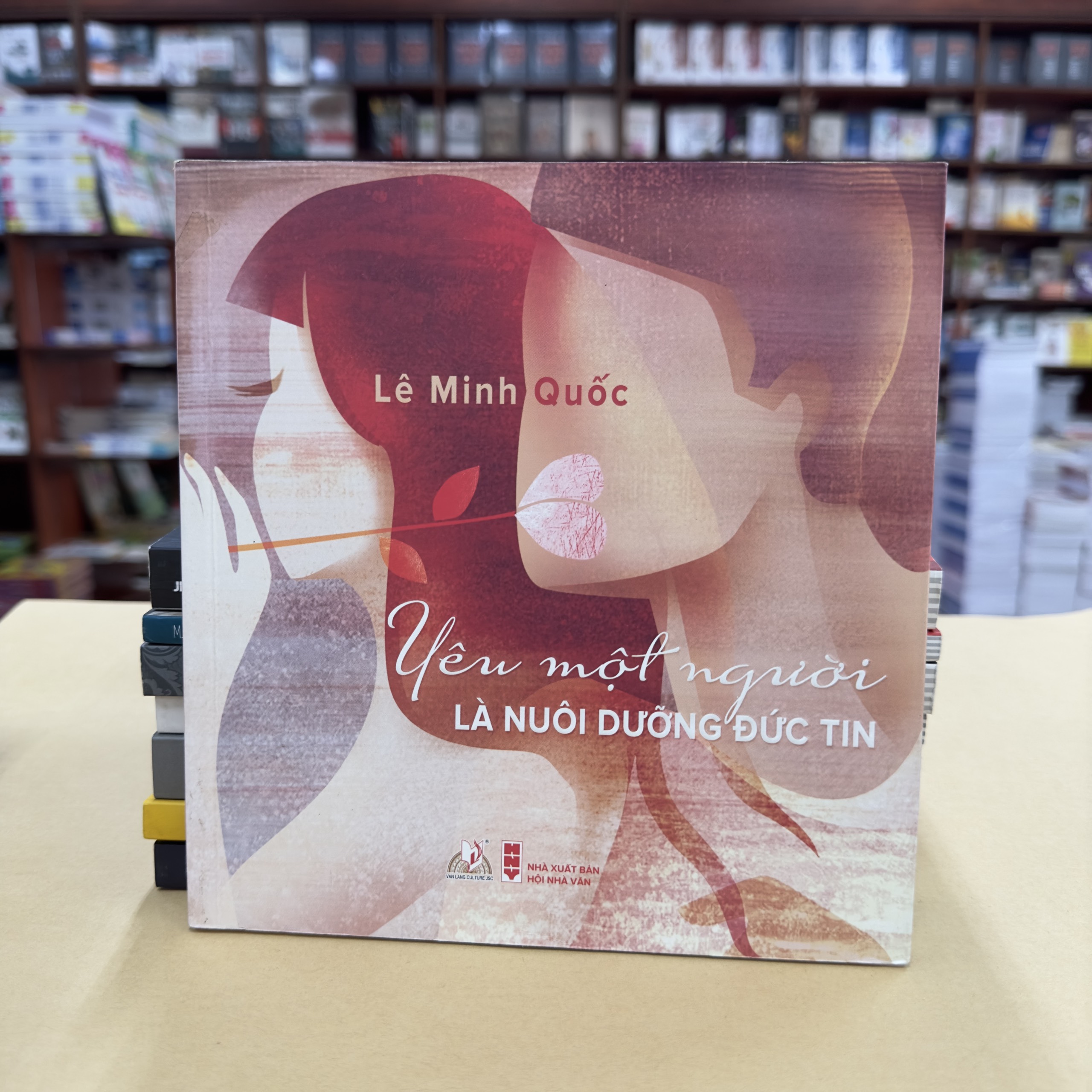 Sách Yêu Một Người Là Nuôi Dưỡng Đức Tin