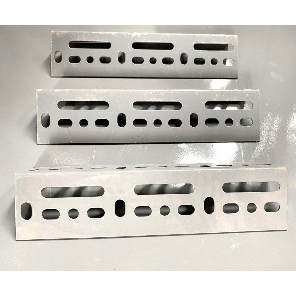 10 Thanh sắt kệ V lỗ đa năng V30x50mm dài 1m dày 2 ly