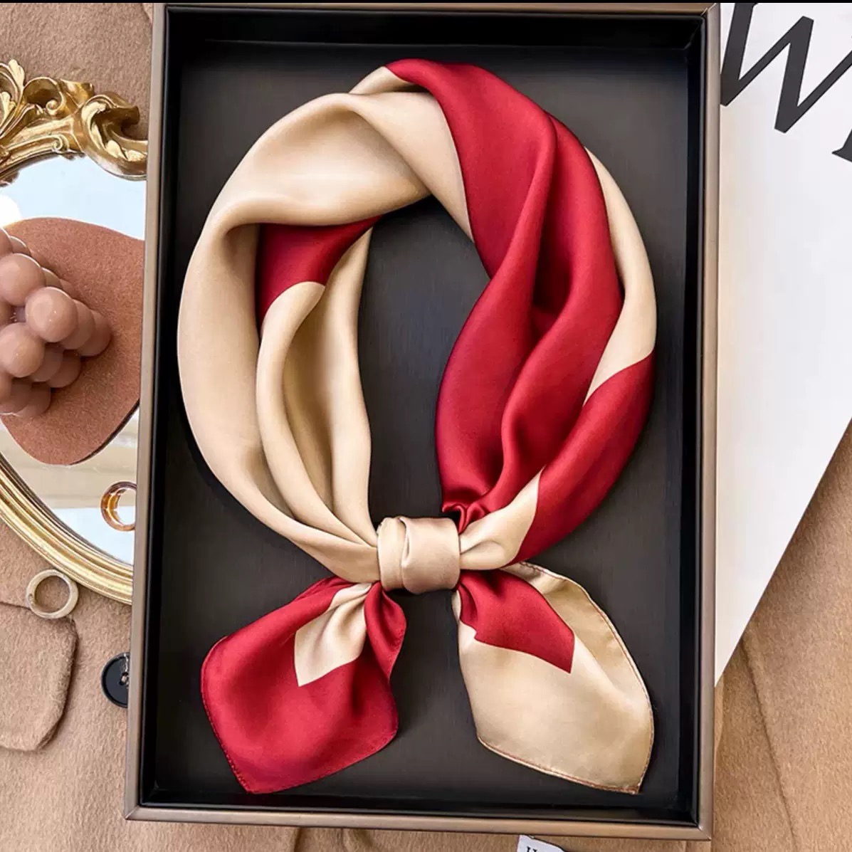 KHĂN QUÀNG CỔ LỤA HÌNH VUÔNG SANG TRỌNG THỜI TRANG MÃ 06