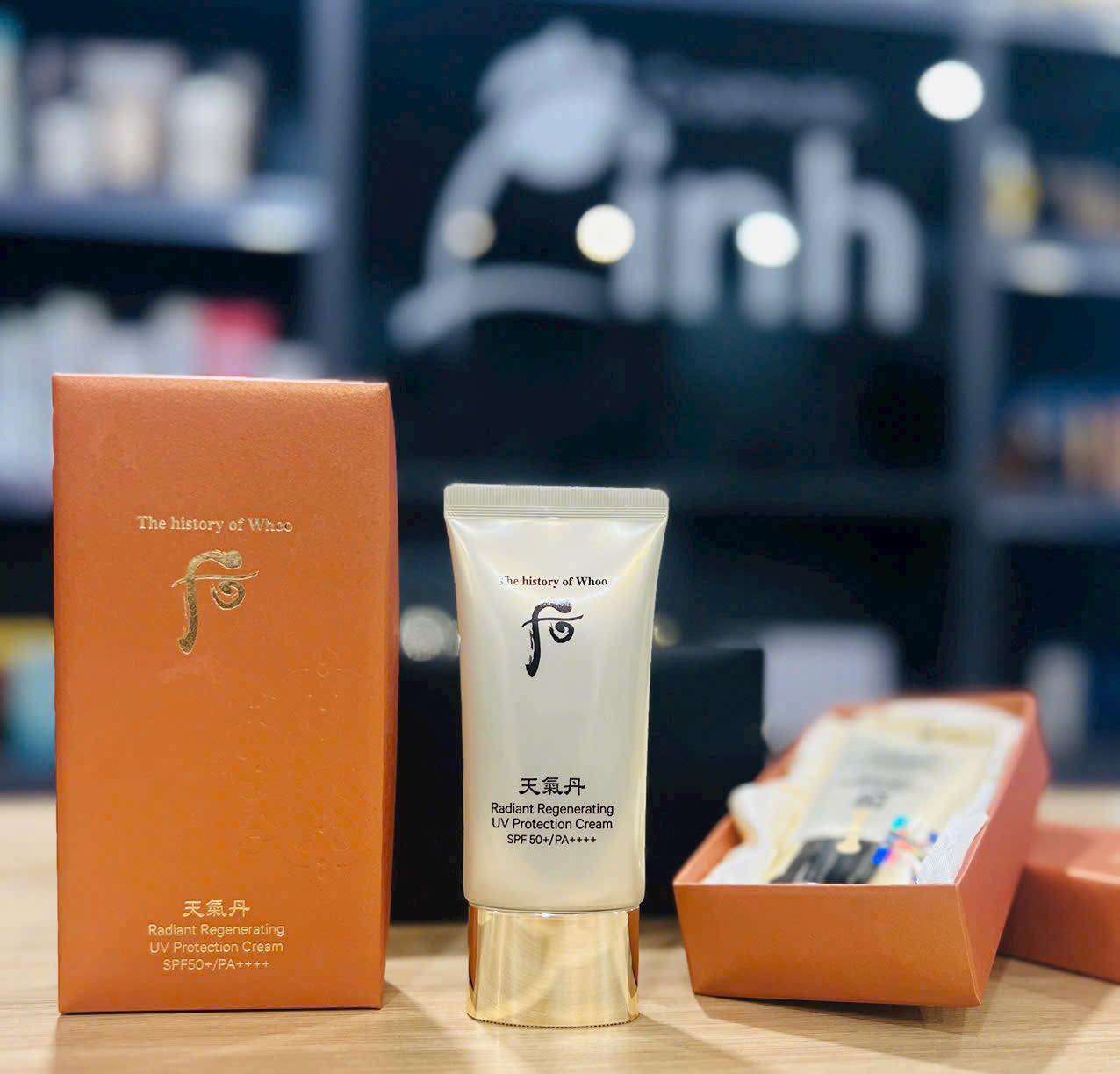 Kem Chống Nắng Tái Sinh Da Whoo Cheongidan Radiant Regenerating UV Protection Cream 50ml