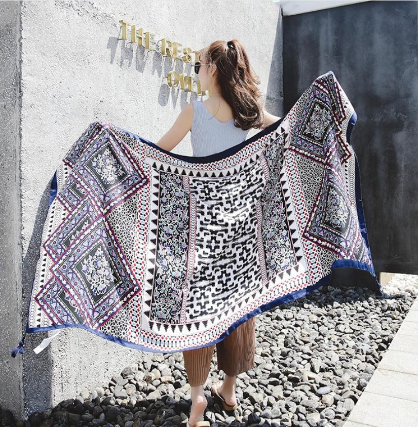 Khăn choàng boho họa tiết mê cung