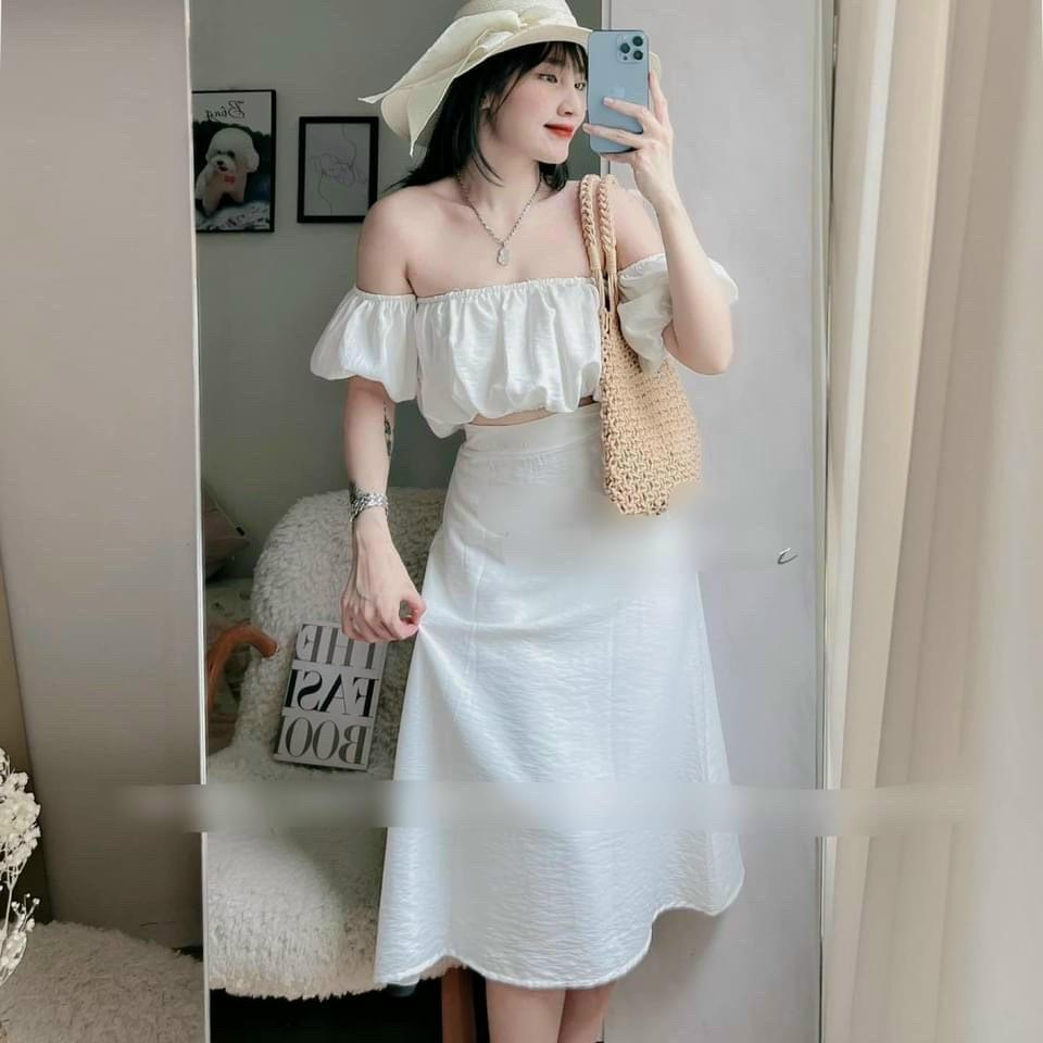 Set bộ đồ nữ áo trễ vai phối chân váy dài nhẹ nhàng, nữ tính thích hợp cho các nàng đi dạo phố, đi biển