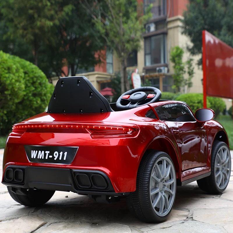 Ô tô xe điện đồ chơi cho bé WMT911 2 động cơ tự lái và điều khiển (Đỏ-Xanh-Trắng)