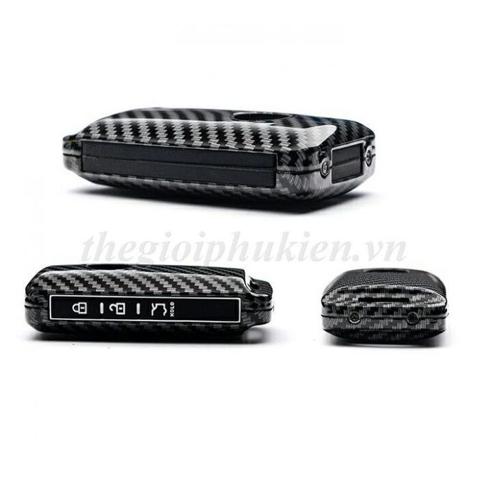 Ốp bọc chìa khóa Mazda 3 2020 chất liệu hợp kim vân Carbon kèm móc đeo INOX