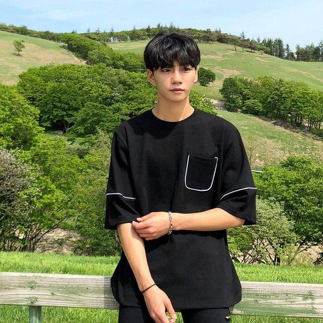 Áo tee đen basic viền trắng tay lửng form rộng unisex