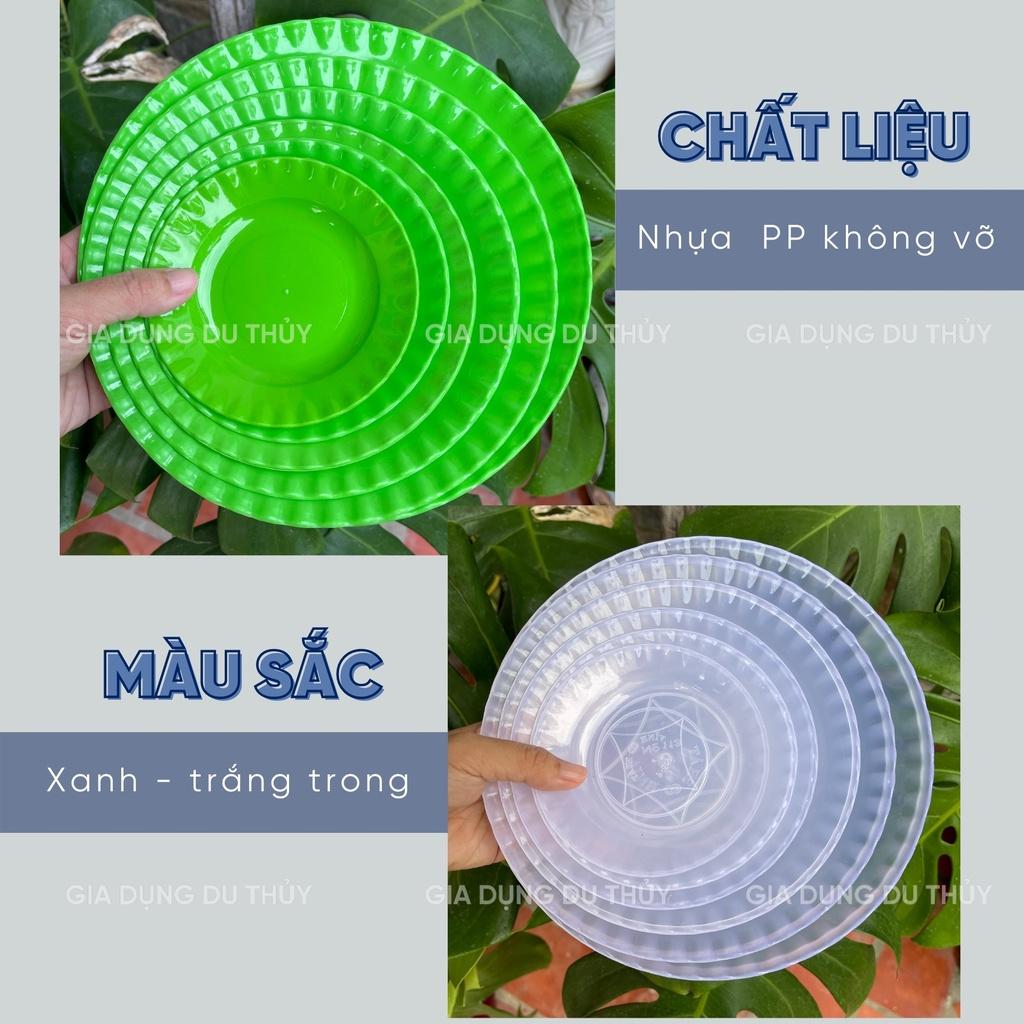 Dĩa nhựa tròn đường kính 10 - 25 cm không nứt vỡ màu xanh, trắng viền lượn sóng
