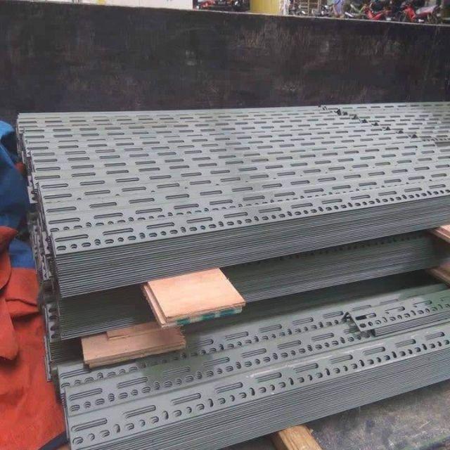 Thanh Sắt V Lỗ 3x3cm dày 2 ly - dài 120cm