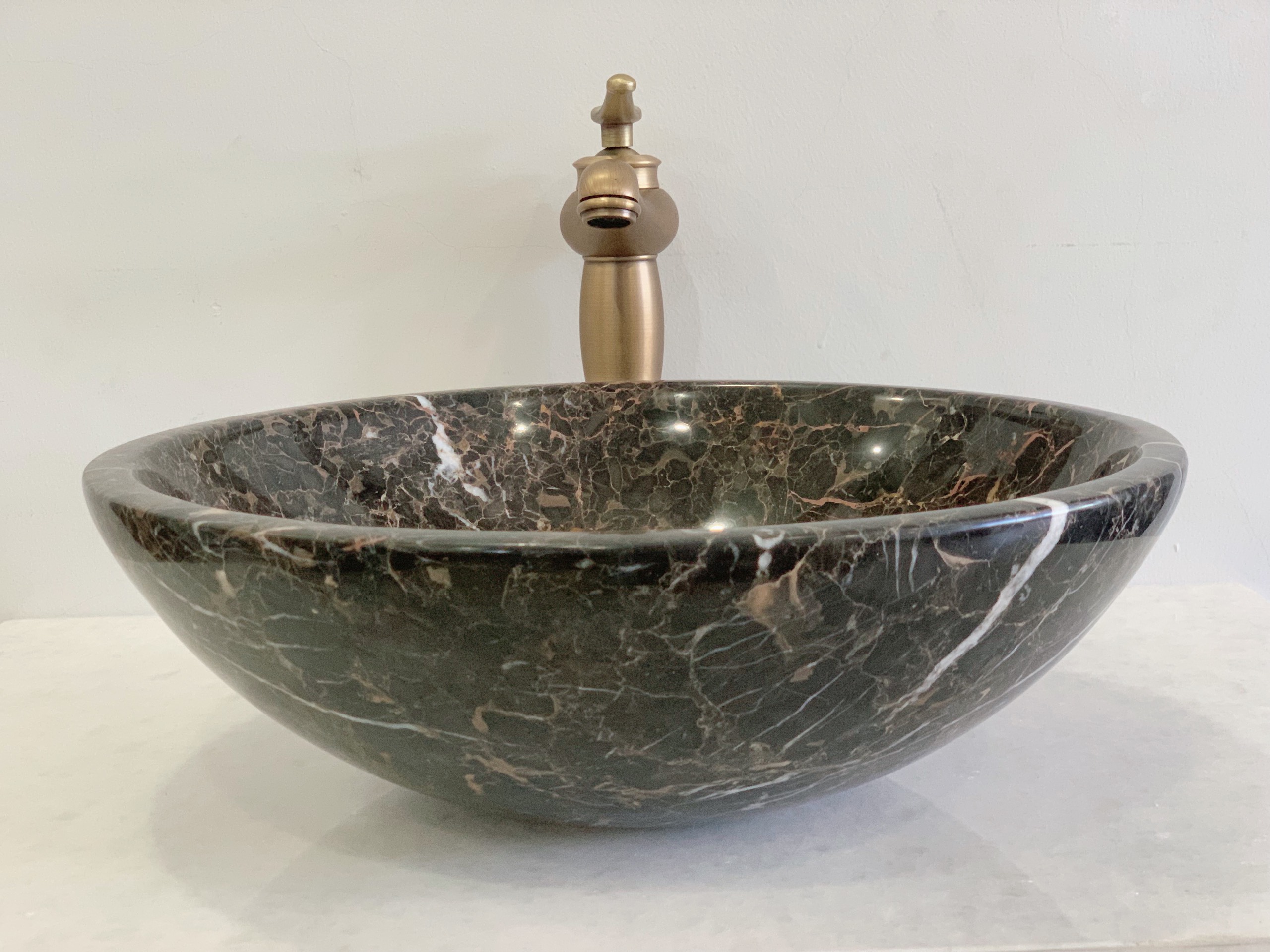 CHẬU LAVABO ĐÁ TỰ NHIÊN - TRÒN MỎNG MÀU NÂU Ý BST27