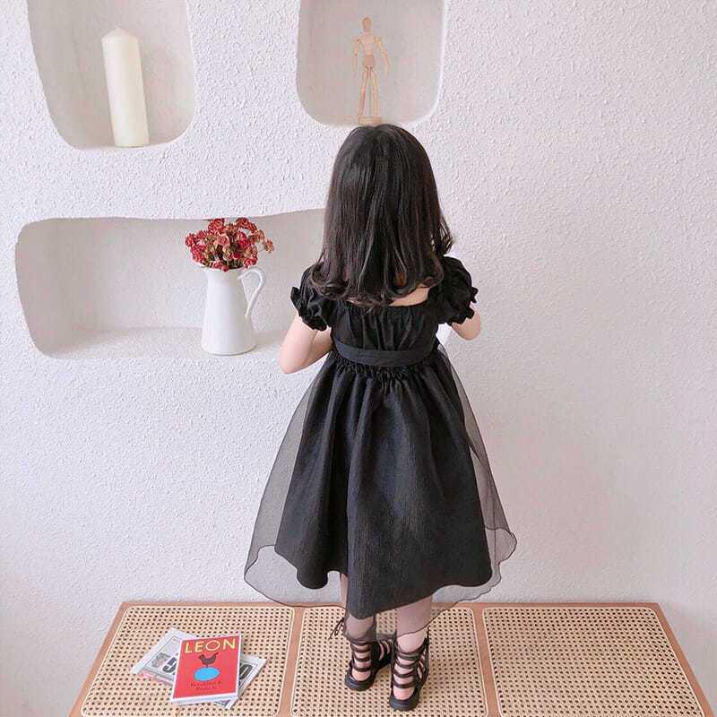 DONGSHOP HOT Cô gái công chúa váy 2021 mùa hè trẻ em màu đen retro khí chất tuxedo đầm đầm cổ tích đầm