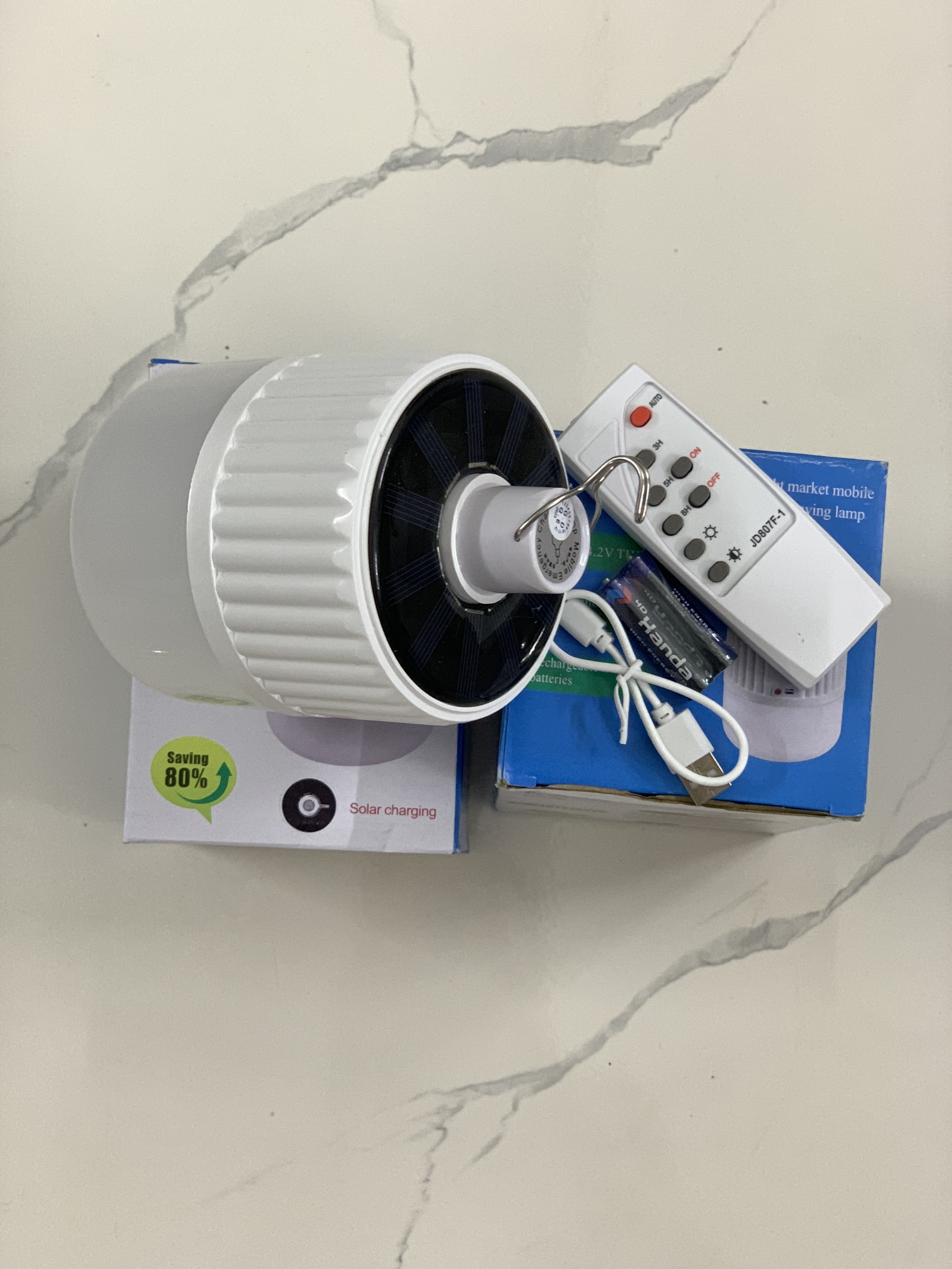 Đèn led KG62 tích điện năng lượng mặt trời siêu sáng, ánh sáng trắng có remote điều khiển và tấm pin năng lượng mặt trời / thích hợp đi vườn, cắm trại, picnic , khi nhà cúp điện 120w- Hàng chính hãng
