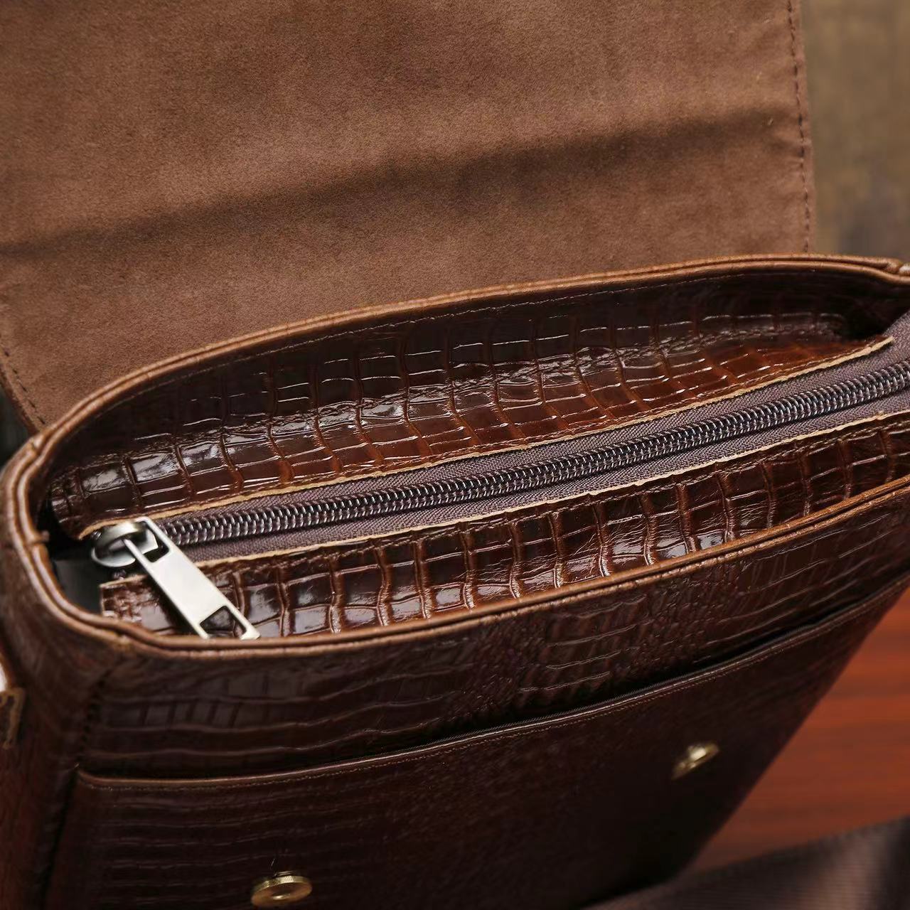 Túi đeo chéo nam DA BÒ THẬT phong cách mới - BEE GEE DCN9369