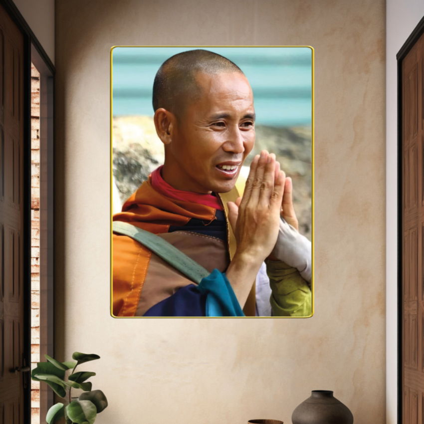 Tranh Sư Thầy Thích Minh Tuệ, mẫu 1 tấm kích thước lớn, chất liệu in gỗ tráng gương bọc viền cao cấp
