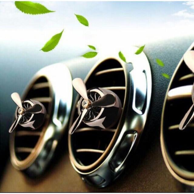 Một đôi Sáp thơm Nước hoa ô tô cài cửa gió điều hòa kiểu cánh quạt