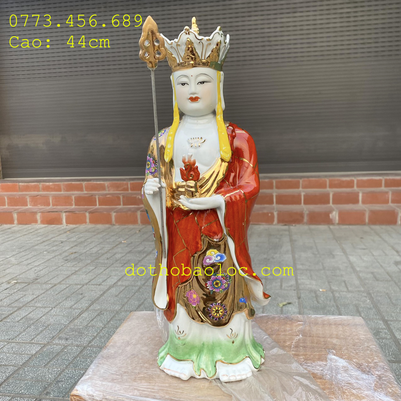 Tượng Địa Tạng Vương Bồ Tát đứng bằng sứ cao 44cm