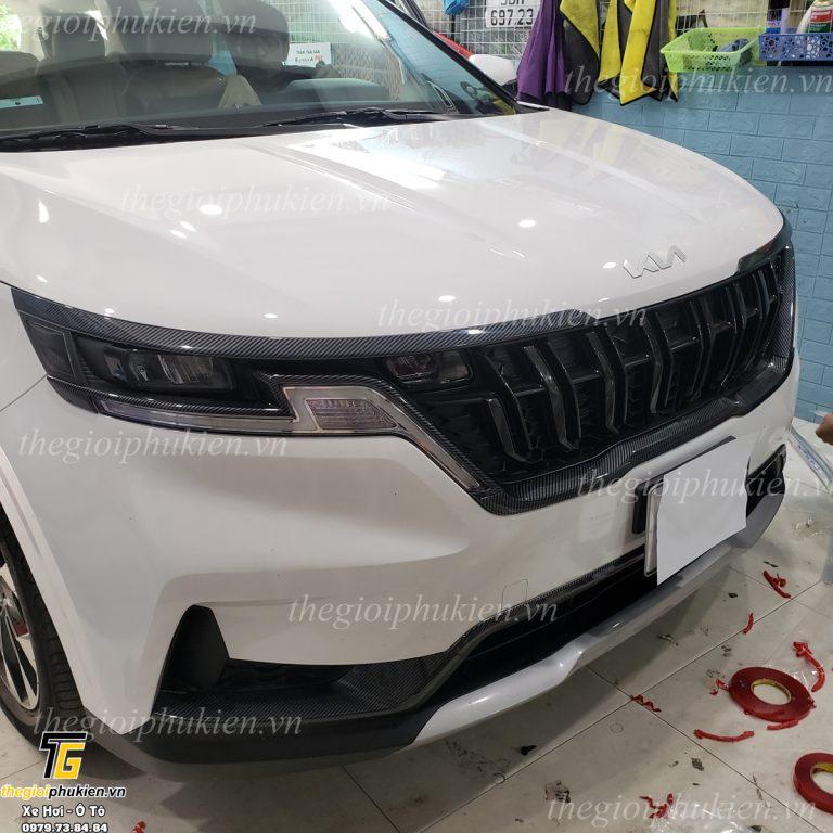 Bộ ốp trang trí viền đèn pha và viền ca lăng KIA Carnival 2022 nhựa ABS vân Carbon cao cấp
